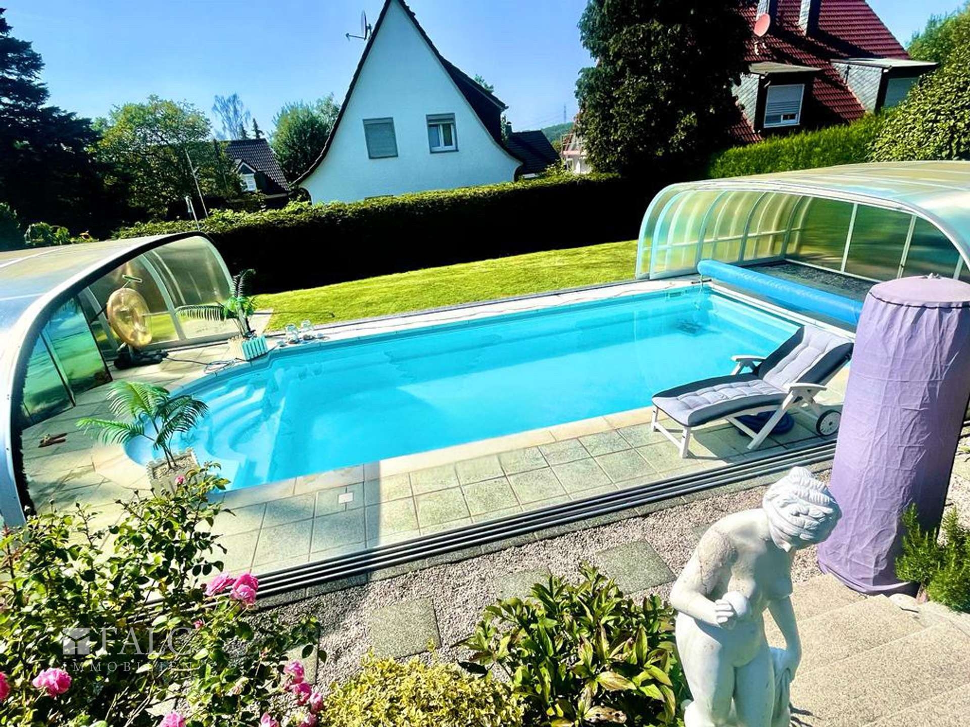 Pool im Garten 